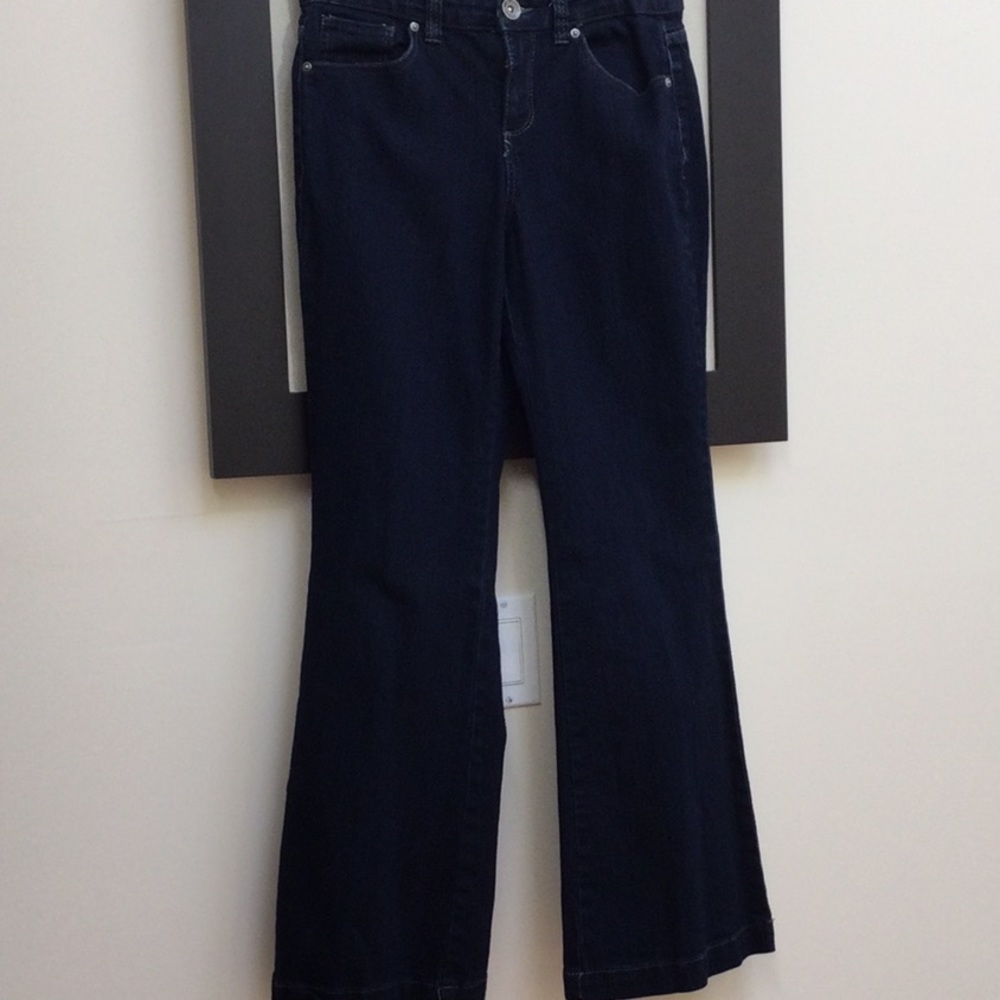 SPEC  PRICE 🎉Style & Co Dk Blue Flare Jeans Sz  8 Petite Gorgeous On